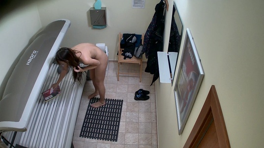 2. Download full pics of Hot Teen Caught Naked in Solarium from czechsolarium.com