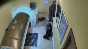 6. Download full pics of Une MILF aux gros seins revient pour un autre strip-tease from czechav.com