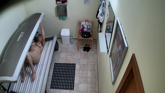 3. Download full pics of Hairy MILF Shows Off Her Bush in Solarium from czechsolarium.com