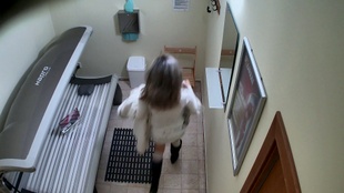 1. Download full pics of MILF Rubbing Her Wet Pussy in Solarium from czechsolarium.com