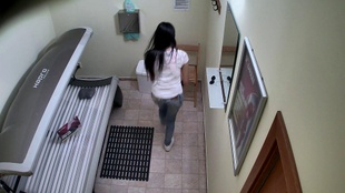 1. Download full pics of Cikánská kočka se rozparádí v soláriu from czechsolarium.com