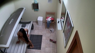 3. Download full pics of Cikánská kočka se rozparádí v soláriu from czechsolarium.com