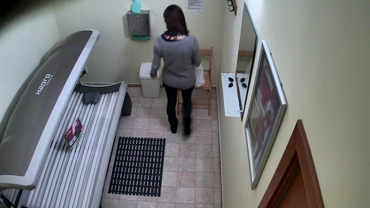 1. Download full pics of Brunette vender tilbage til solariet for mere from czechsolarium.com