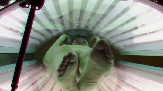 4. Download full pics of MILF's vilde tur i solariet from czechsolarium.com