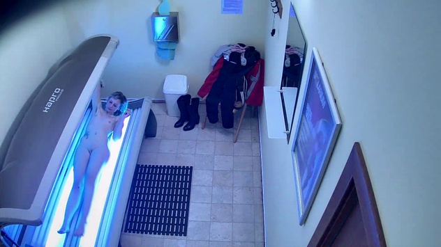 Blonde Teen’s Sensational Show