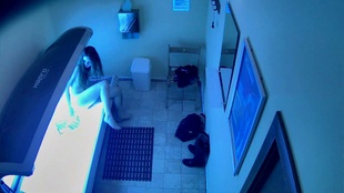 3. Download full pics of 18-YO Plays with Herself in Solarium from czechsolarium.com