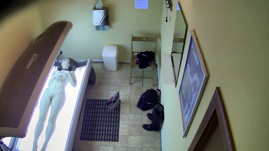 4. Download full pics of 18-YO Plays with Herself in Solarium from czechsolarium.com