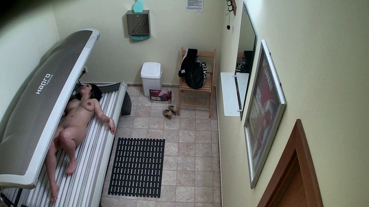 3. Download full pics of Brünette Schönheit auf heimlichem Gerät erwischt from czechsolarium.com