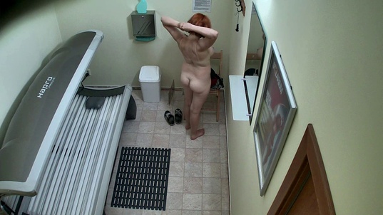 3. Download full pics of Hairy MILF in the Solarium—Unaware from czechsolarium.com