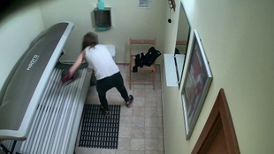 1. Download full pics of Brunette’s Secret in the Solarium from czechsolarium.com