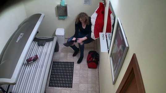 1. Download full pics of Blondine fanget i solarium – uvidende from czechsolarium.com