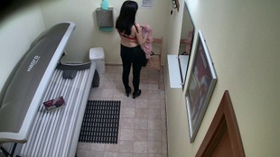 1. Download full pics of Slim Teen in Solarium—Caught from czechsolarium.com