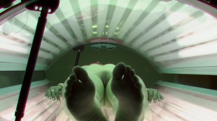 4. Download full pics of Blonde 18 y/o in the solarium 1 from czechsolarium.com