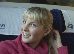 6. Download full pics of Bellezza in treno from czechstreets.com