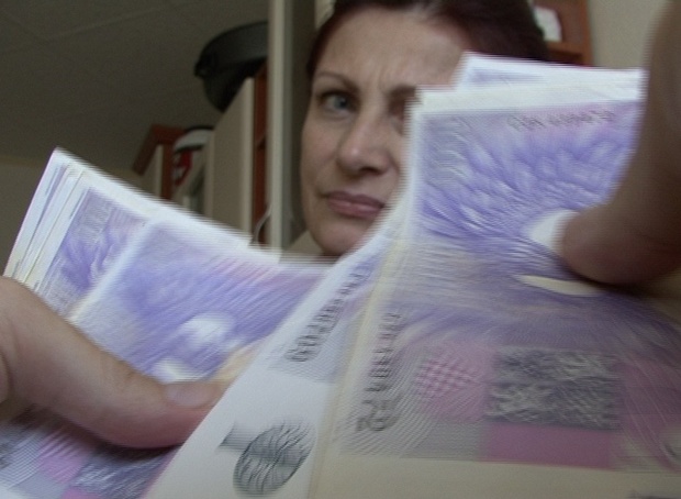 7. Download full pics of Sperma im Gesicht und eine weitere spritzende Nymphomanin from czechstreets.com