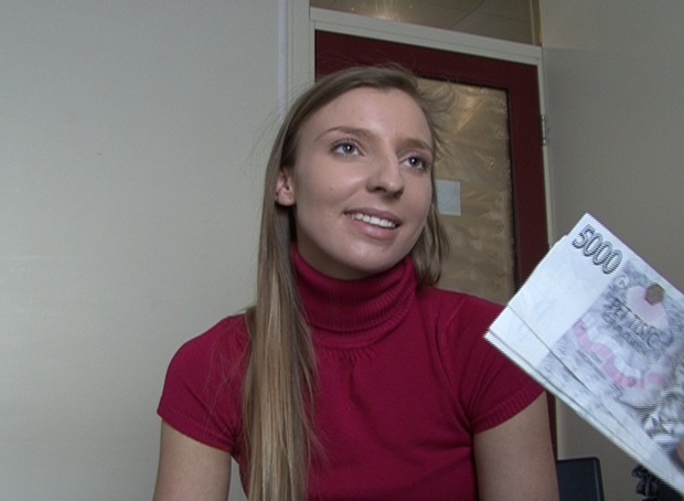3. Download full pics of Diplomatin mit Sperma im Gesicht from czechstreets.com