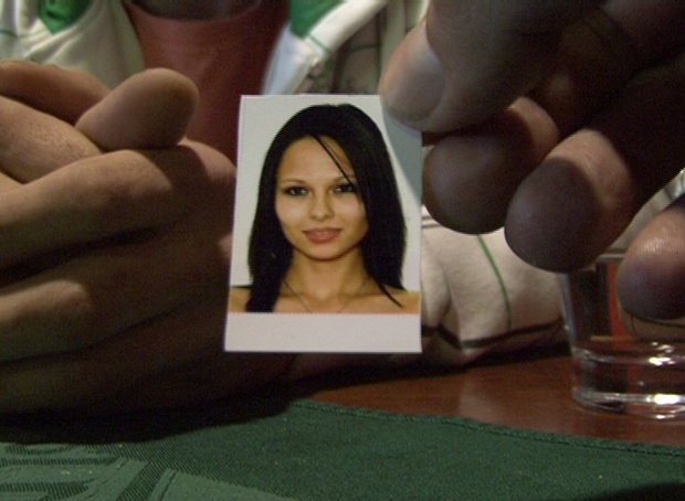 1. Download full pics of Test věrnosti - Monika from czechstreets.com