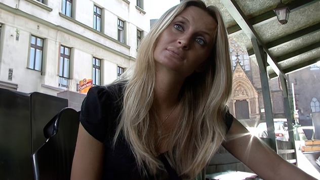 Czech Streets: Horny MILF