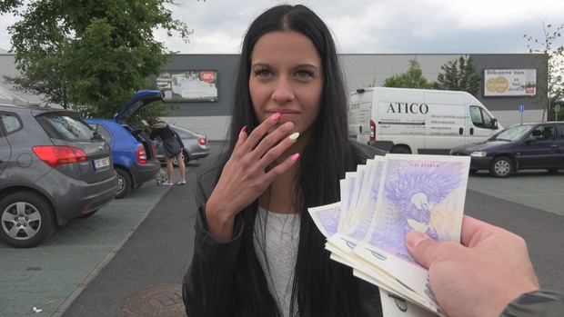 3. Download full pics of Die Schönheit mit einer Gurke im Arsch from czechstreets.com