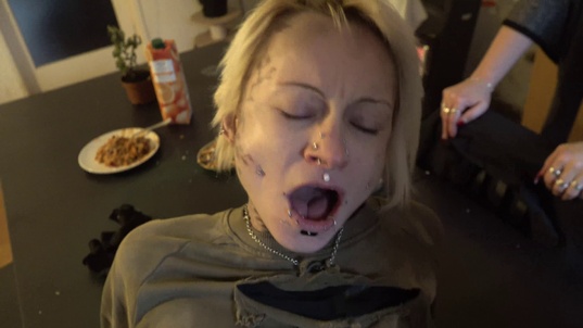 2. Download full pics of Una costellazione di cazzo from czechstreets.com