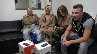 12. Download full pics of グループファイト、グループファック：勝者は誰だ？ from czechwifeswap.com