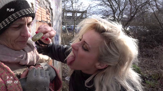 3. Download full pics of Homeless Hole from dirtysarah.com