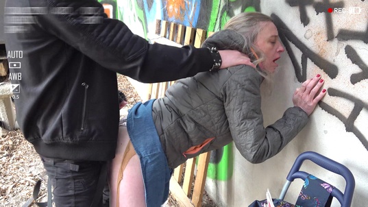 1. Download full pics of iPhone na bunda por 10 mil dólares from extremestreets.com