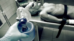 2. Download full pics of 《罗斯威尔的UFO》（同性恋版） from gayhorrorporn.com