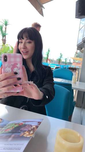 6. Download full pics of Charlotte ist ein Engel mit einem Teufel zwischen den Beinen from glaminogirls.com