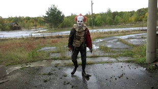 2. Download full pics of IT is a clown from horrorporn.com