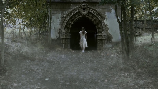 2. Download full pics of Der Exorzist from horrorporn.com