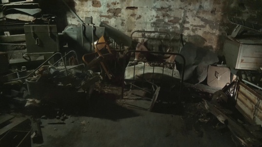 3. Download full pics of The Exorcist from horrorporn.com