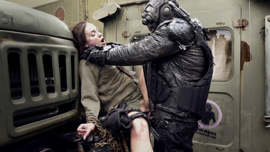 4. Download full pics of Alien Invaders from horrorporn.com