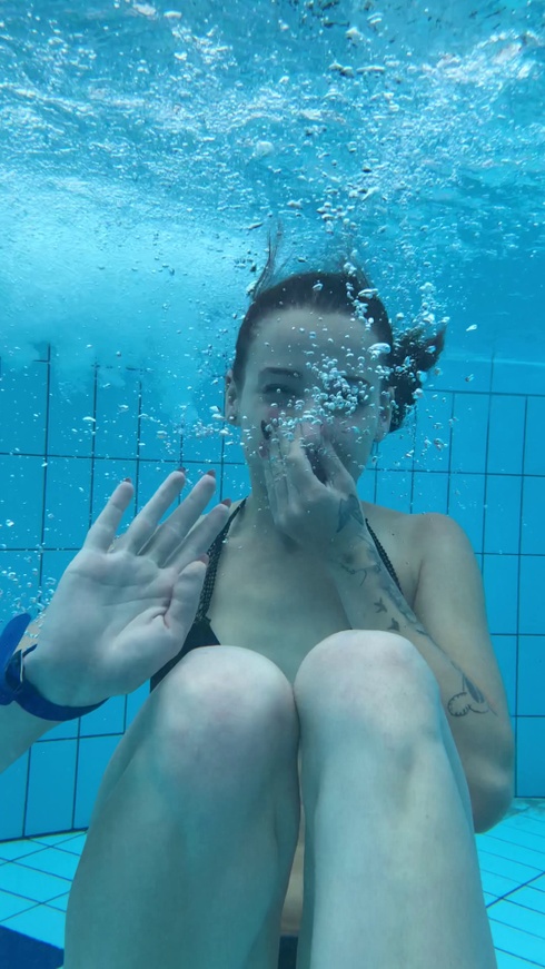 Hot Poolside Geyser – Cum, Splash, Repeat!