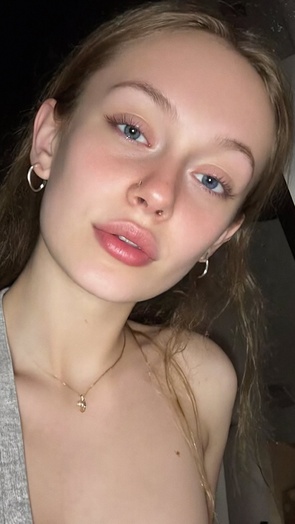 1. Download full pics of Lena (20) from liveflirt.com