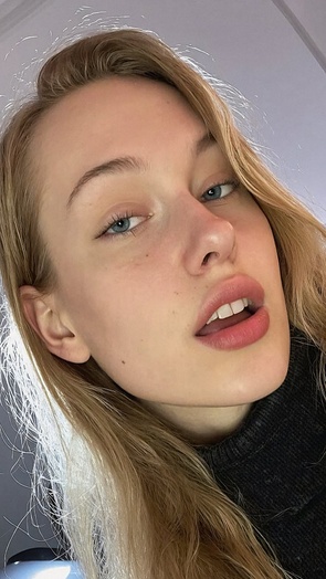 2. Download full pics of Lena (20) from liveflirt.com