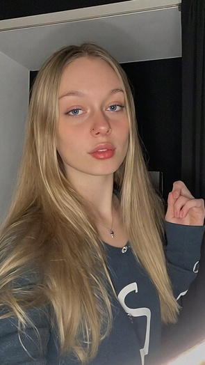 3. Download full pics of Lena (20) from liveflirt.com