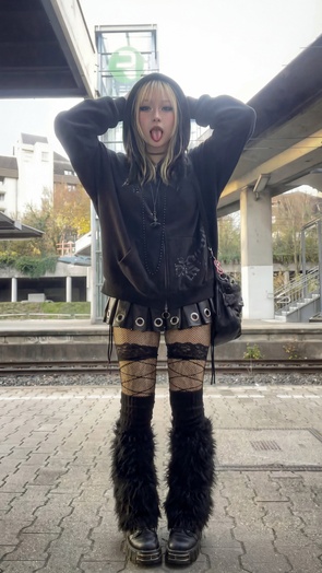 2. Download full pics of Yuki (20) from liveflirt.com