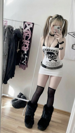 4. Download full pics of Yuki (20) from liveflirt.com
