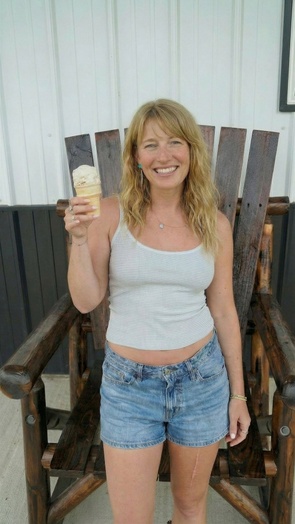 1. Download full pics of Sadie (42) from liveflirt.com