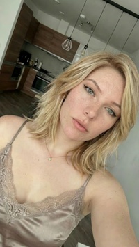 Live Flirt: Lena (25)