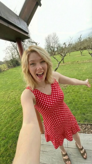 1. Download full pics of Lena (25) from liveflirt.com