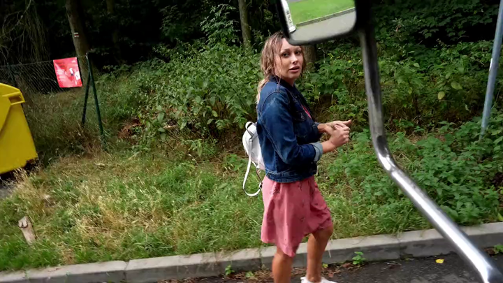 女孩躲过雨淋，但迈克的小弟弟另有打算——第一部分