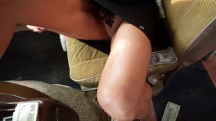 1. Download full pics of Fransk MILF tager imod et CUMikaze-angreb - Del 1 from mikebigdick.com