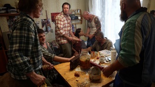 3. Download full pics of Petite belle-fille partagée avec des copains from monstercockgang.com