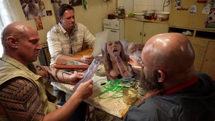 1. Download full pics of Compartía novia con sus primos from xxlgang.com