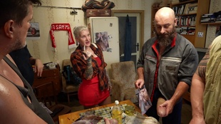 4. Download full pics of Compartía novia con sus primos from xxlgang.com