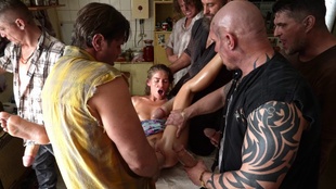 3. Download full pics of Tätowierte Bestien verwüsten ihre Muschi mit Schwänzen – diese Schlampe hat ALLES mitgemacht! from monstercockgang.com