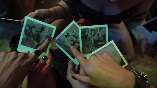 5. Download full pics of Gêmeos punks contaminados from goperv.com