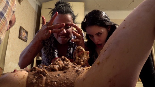 11. Download full pics of Rodinná žranice from perversefamily.com